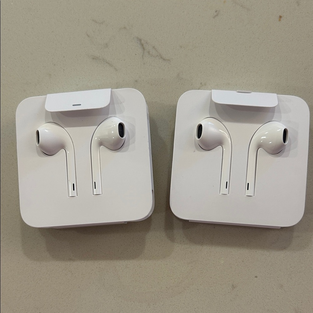 Apple OEM 2 Sets White Wired Earbuds with 1 Lightning Audio Jack Adapter
